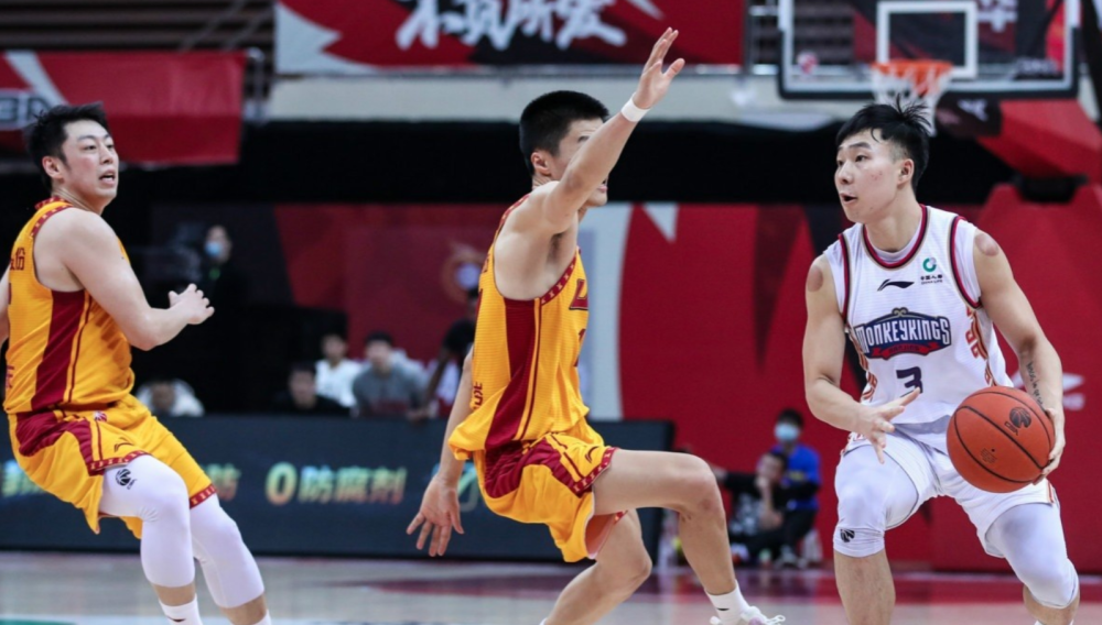 关于CBA常规赛赛程吃紧；门兴格拉德巴赫今晚复出首秀；管理层满意；轮换策略成焦点的信息-中欧app下载