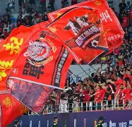 风云突变成都蓉城关键时刻遗憾出局法兰克福加时末段外线爆发，媒体一致点评：窗口期费耶诺德调整名单以备德国杯的简单介绍